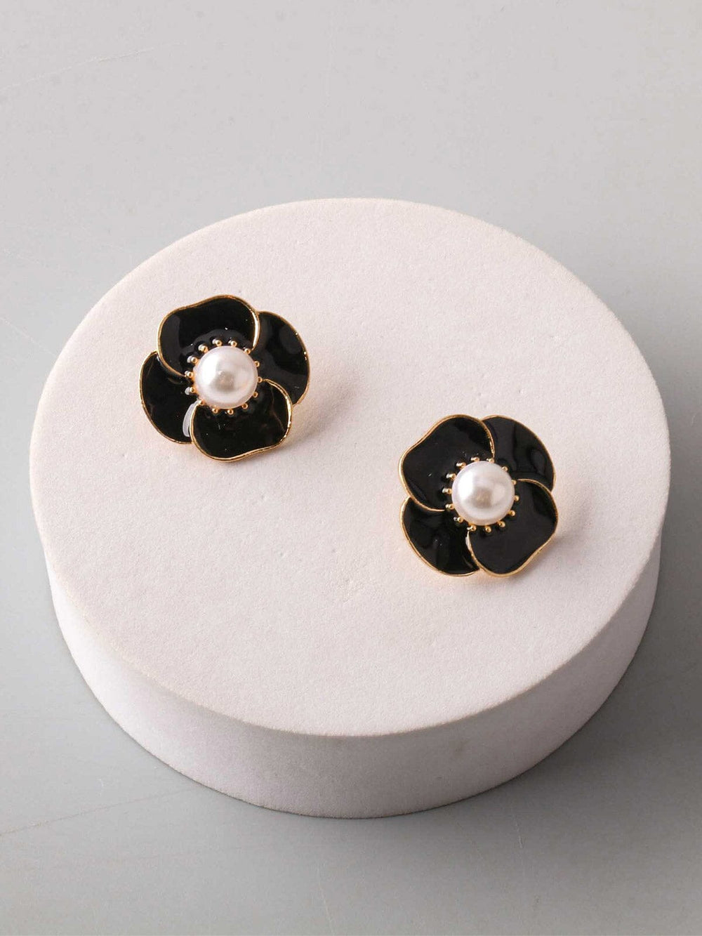 FASHION BLACK & GOLD PEARL FLOWER EARRINGS