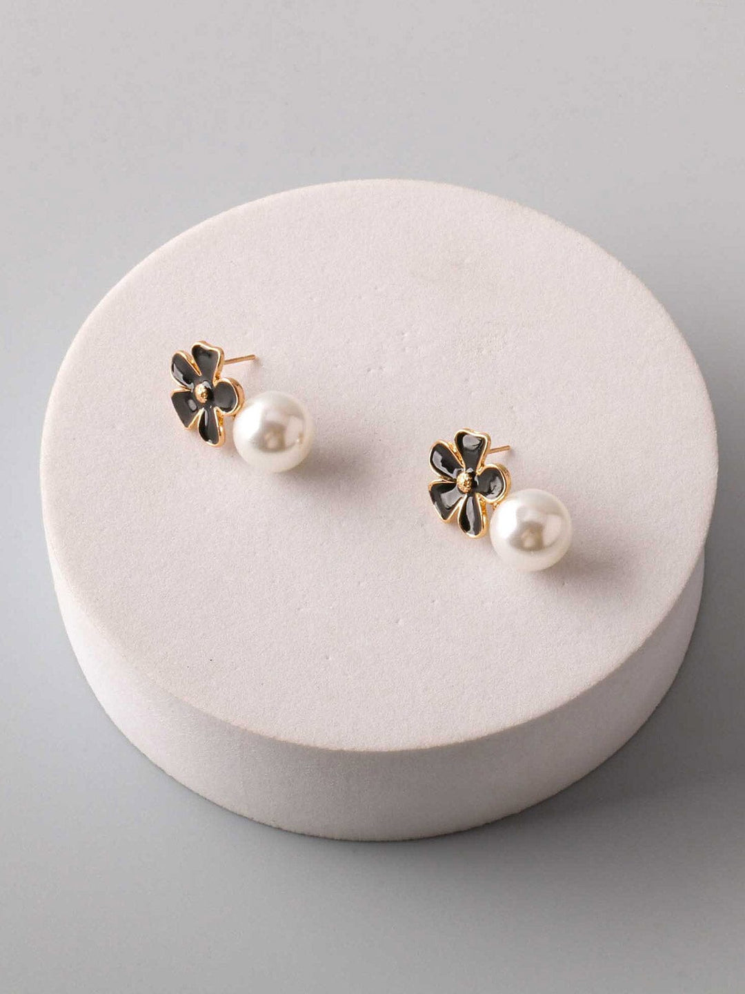FASHION BLACK & GOLD PEARL FLOWER HANGING EARRINGS