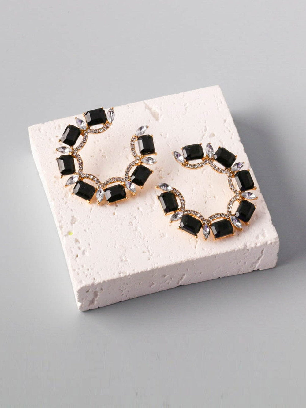 WOMEN'S GOLD & BLACK STONES HOOPS EARRINGS