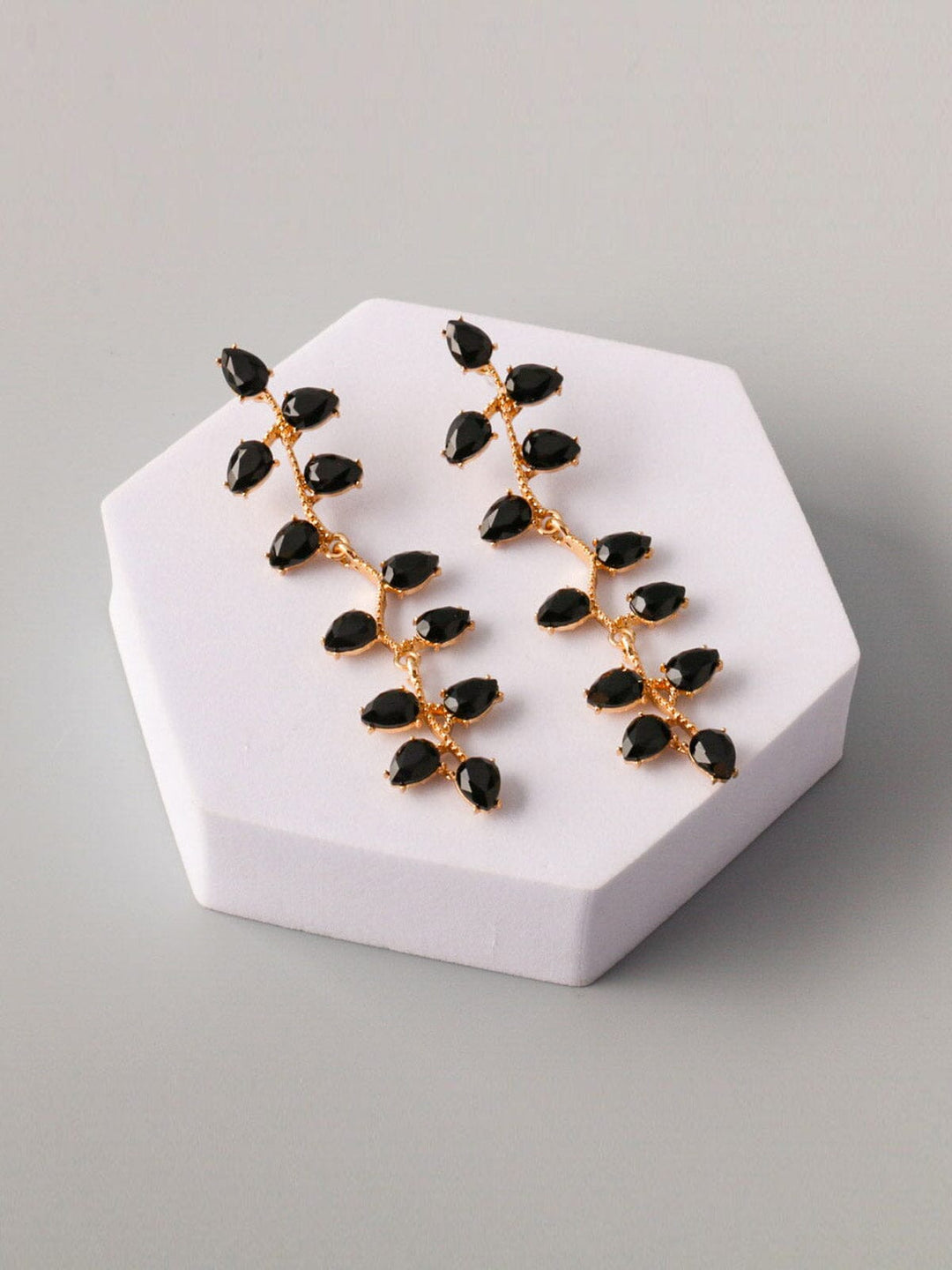 WOMEN'S GOLD BLACK STONES EARRINGS