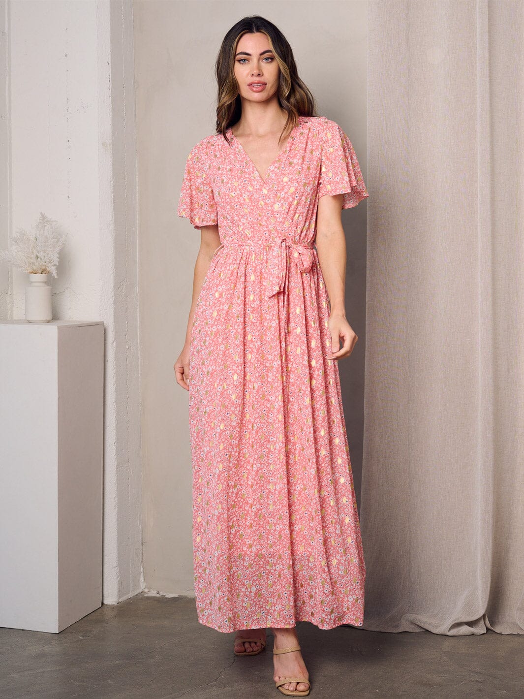 WOMEN'S SHORT SLEEVE SURPLICE SHIMMER DETAILED FLORAL MAXI DRESS