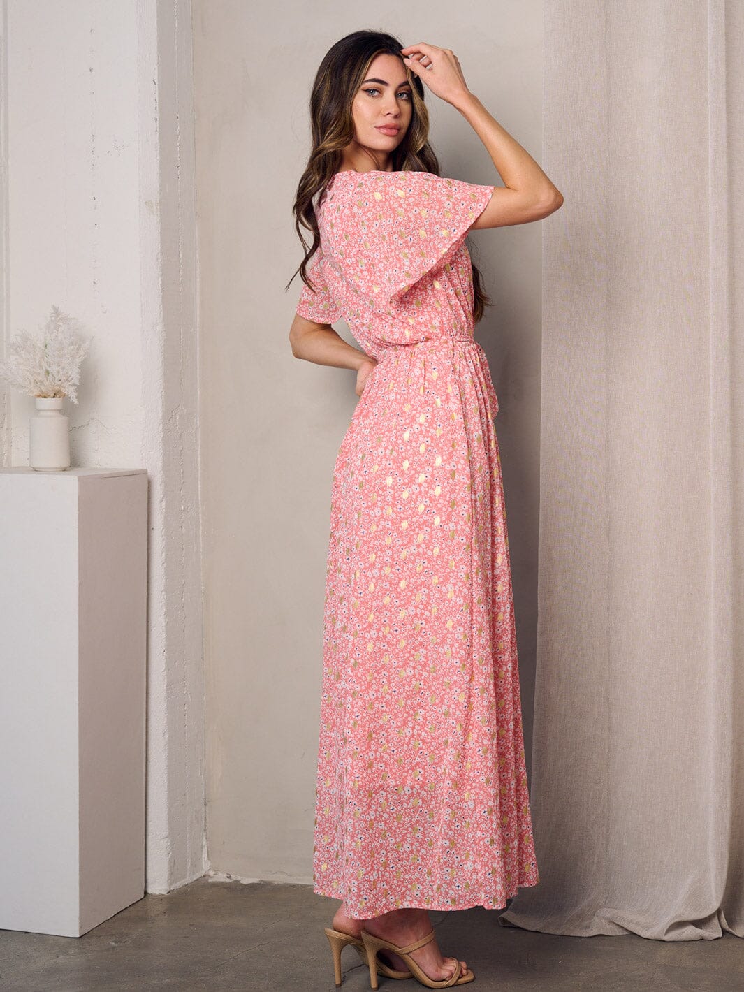 WOMEN'S SHORT SLEEVE SURPLICE SHIMMER DETAILED FLORAL MAXI DRESS