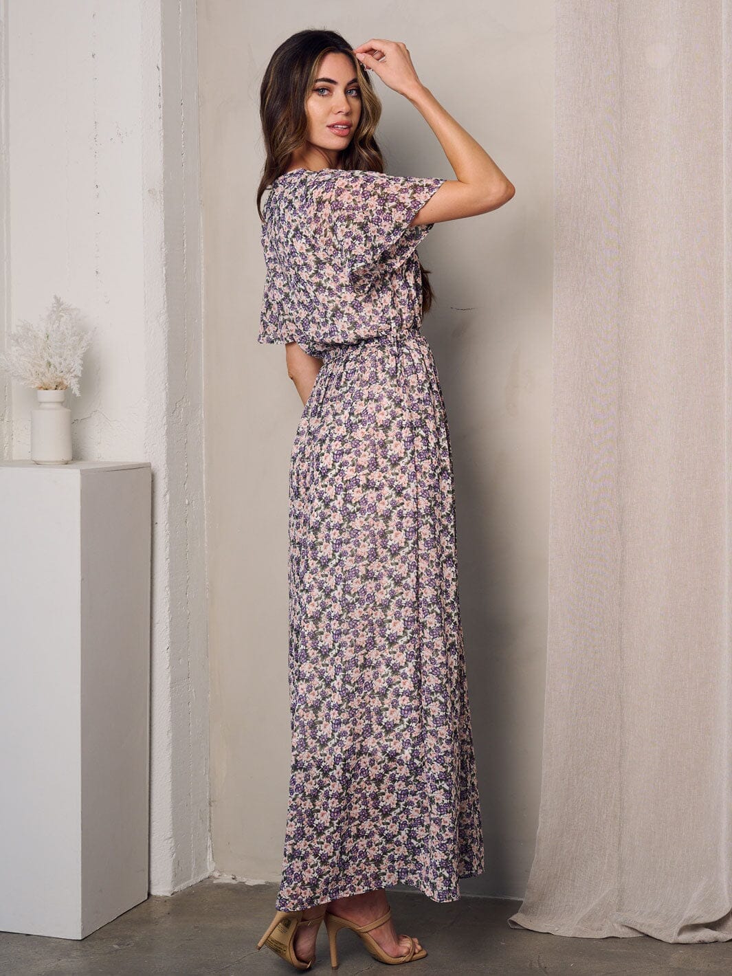 WOMEN'S SHORT SLEEVE SURPLICE DETAILED FLORAL MAXI DRESS