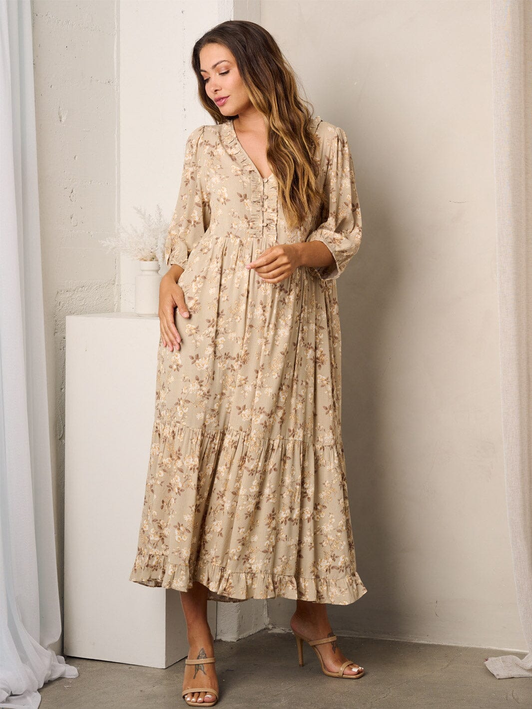 3 4 sleeve maxi dress floral WOMEN'S 3/4 SLEEVE V-NECK TIERED FLORAL MAXI DRESS –  Wholesalefashiontrends.com