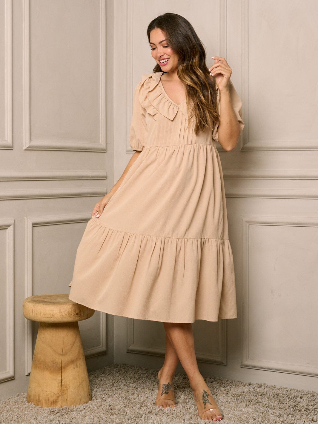 WOMEN'S SHORT SLEEVE V-NECK TIERED MIDI DRESS