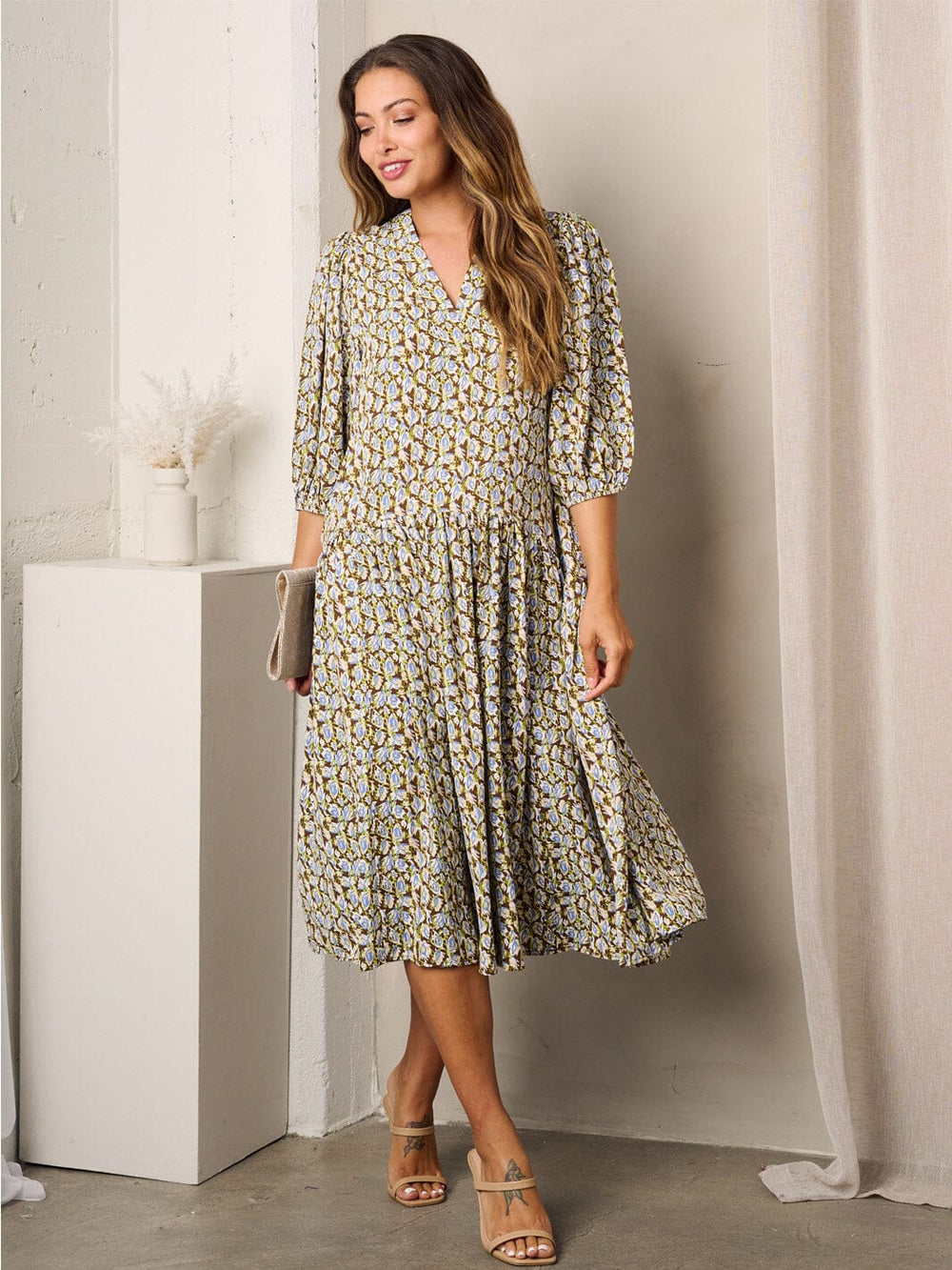 WOMEN'S SHORT SLEEVE V-NECK FLORAL MIDI DRESS