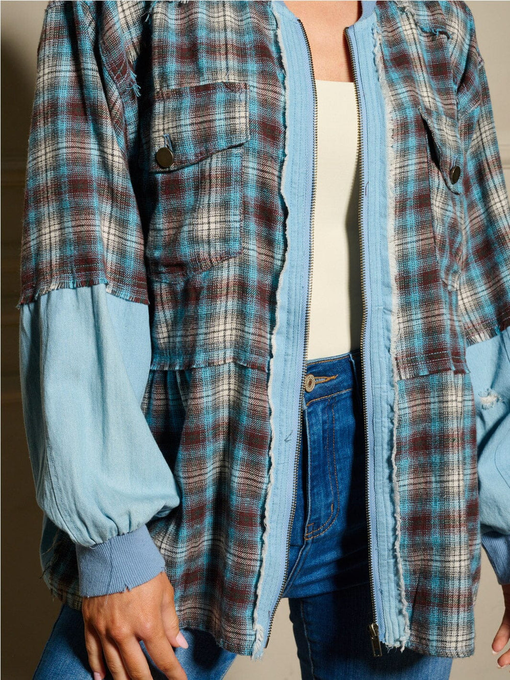 WOMEN'S LONG SLEEVE ZIP UP FRONT POCKETS PLAID CHAMBRAY JACKET