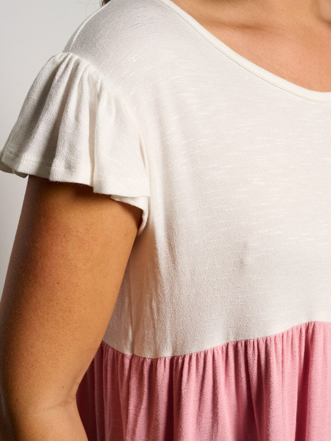 WOMEN'S SHORT SLEEVE TIERED COLORBLOCK TUNIC BLOUSE TOP