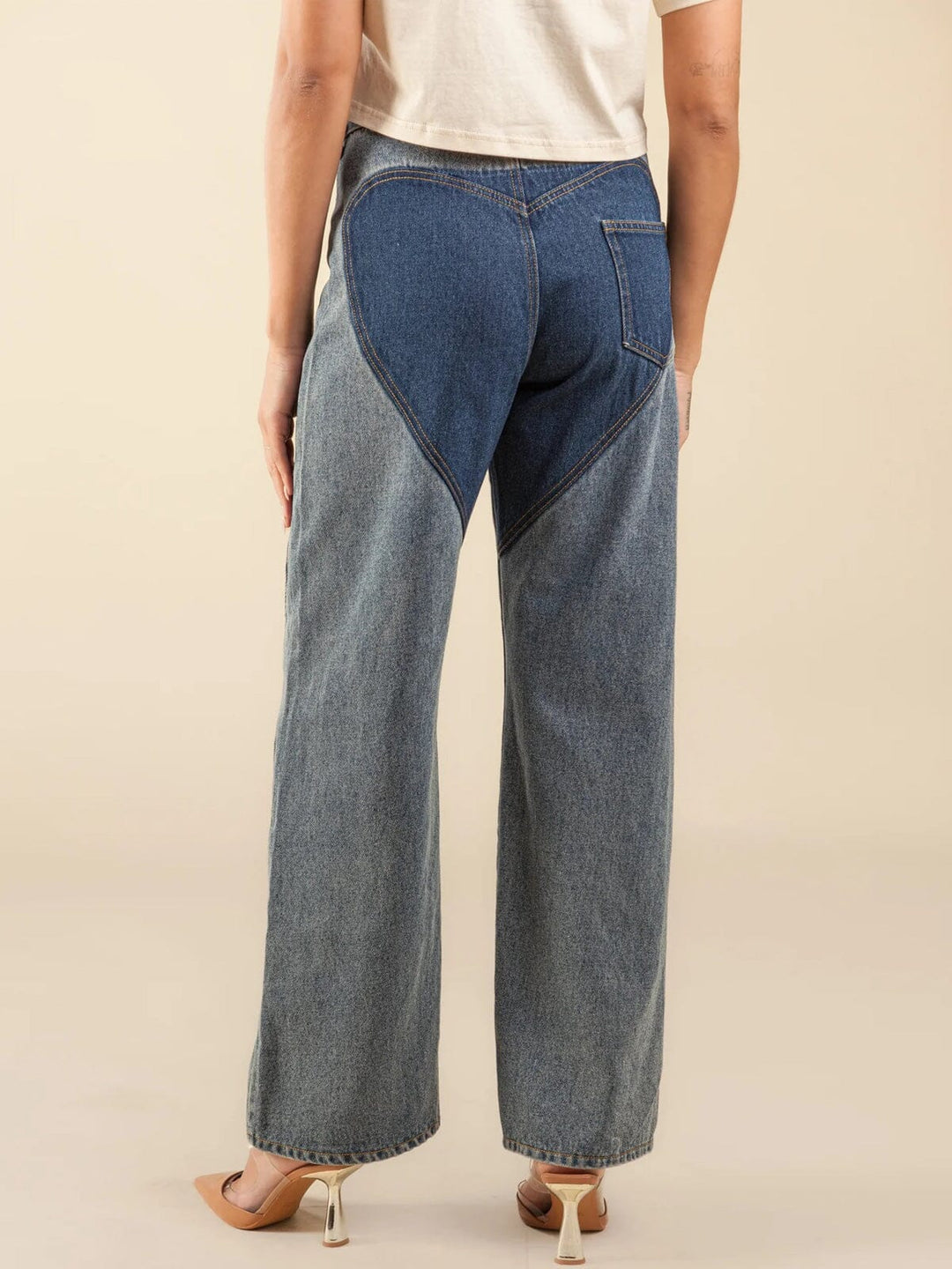 WOMEN'S BUTTON CLOSURE CUT OUT DETAILED DENIM PANTS