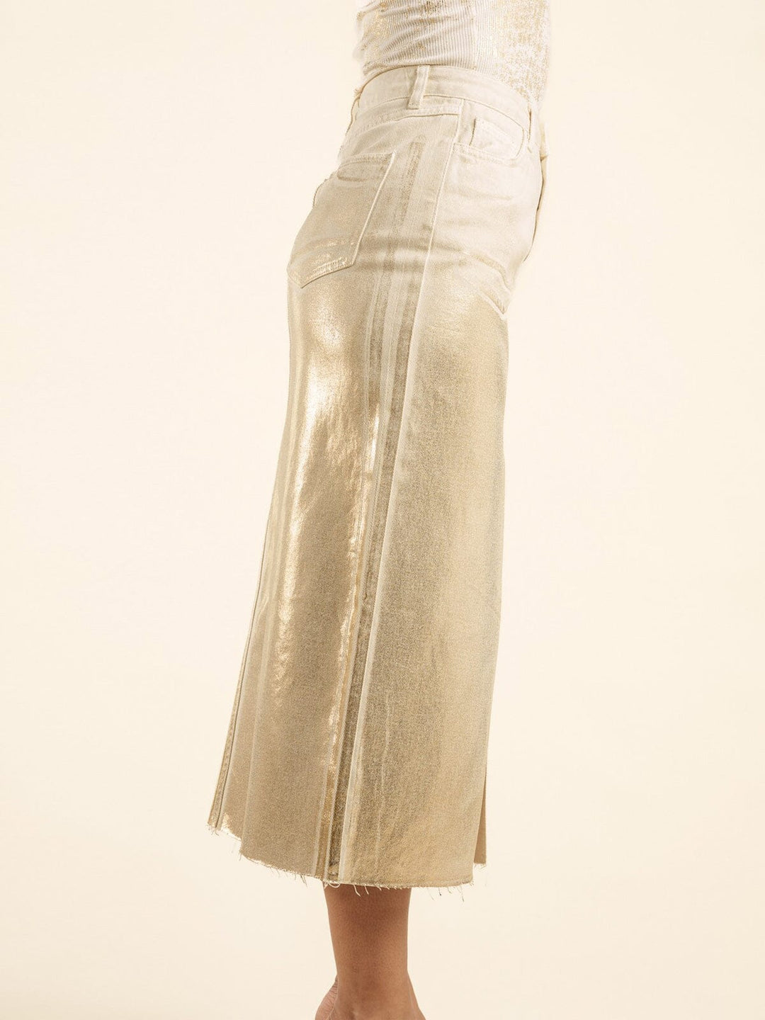 WOMEN'S BUTTON CLOSURE POCKETS SHIMMER DENIM MIDI SKIRT