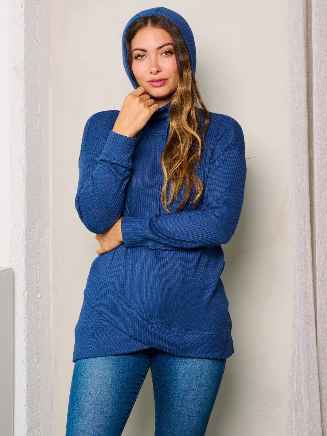 WOMEN'S LONG SLEEVE HOODED SOLID TOP
