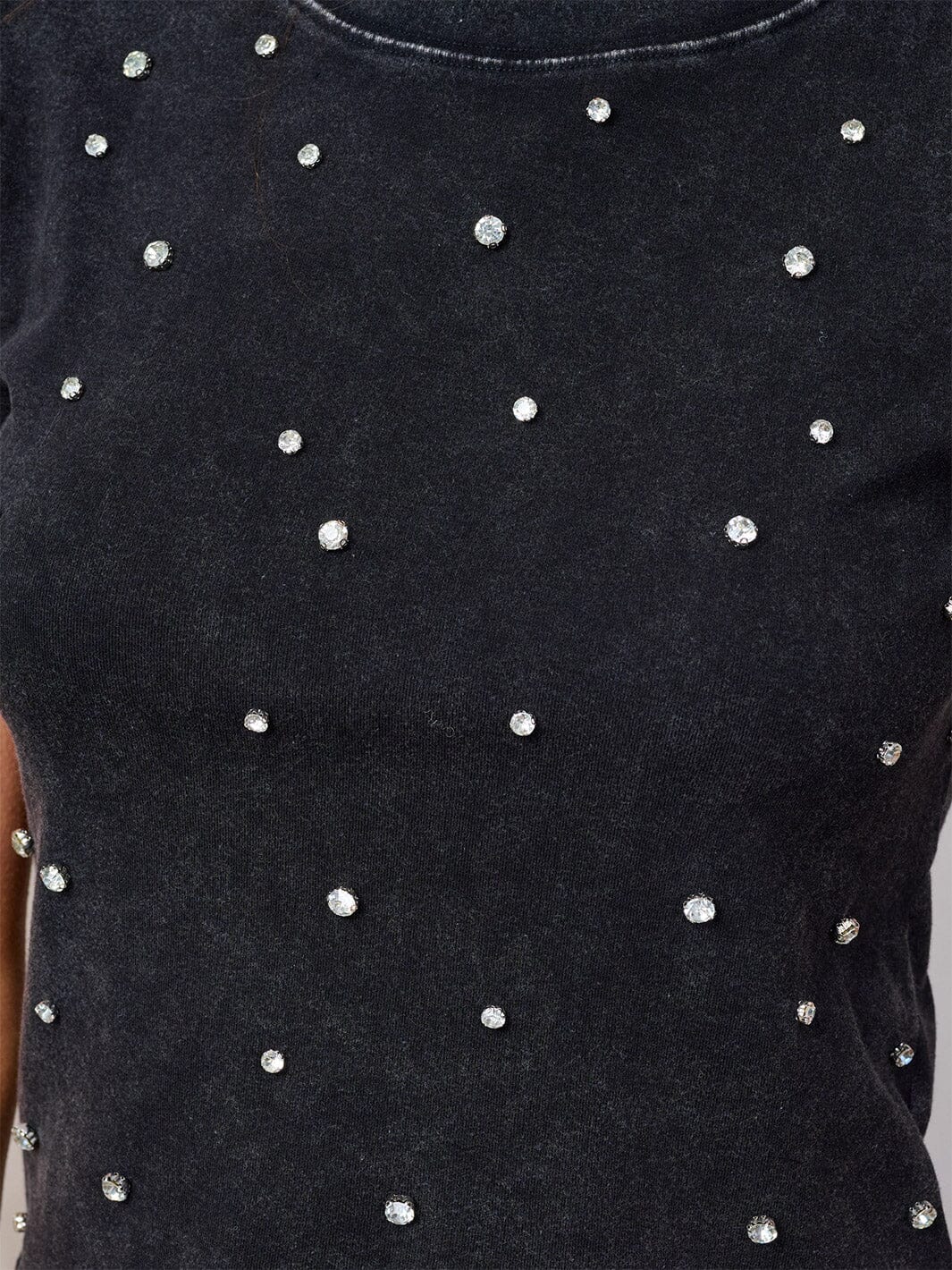 WOMEN'S SHORT SLEEVE STUDS DETAILED TOP