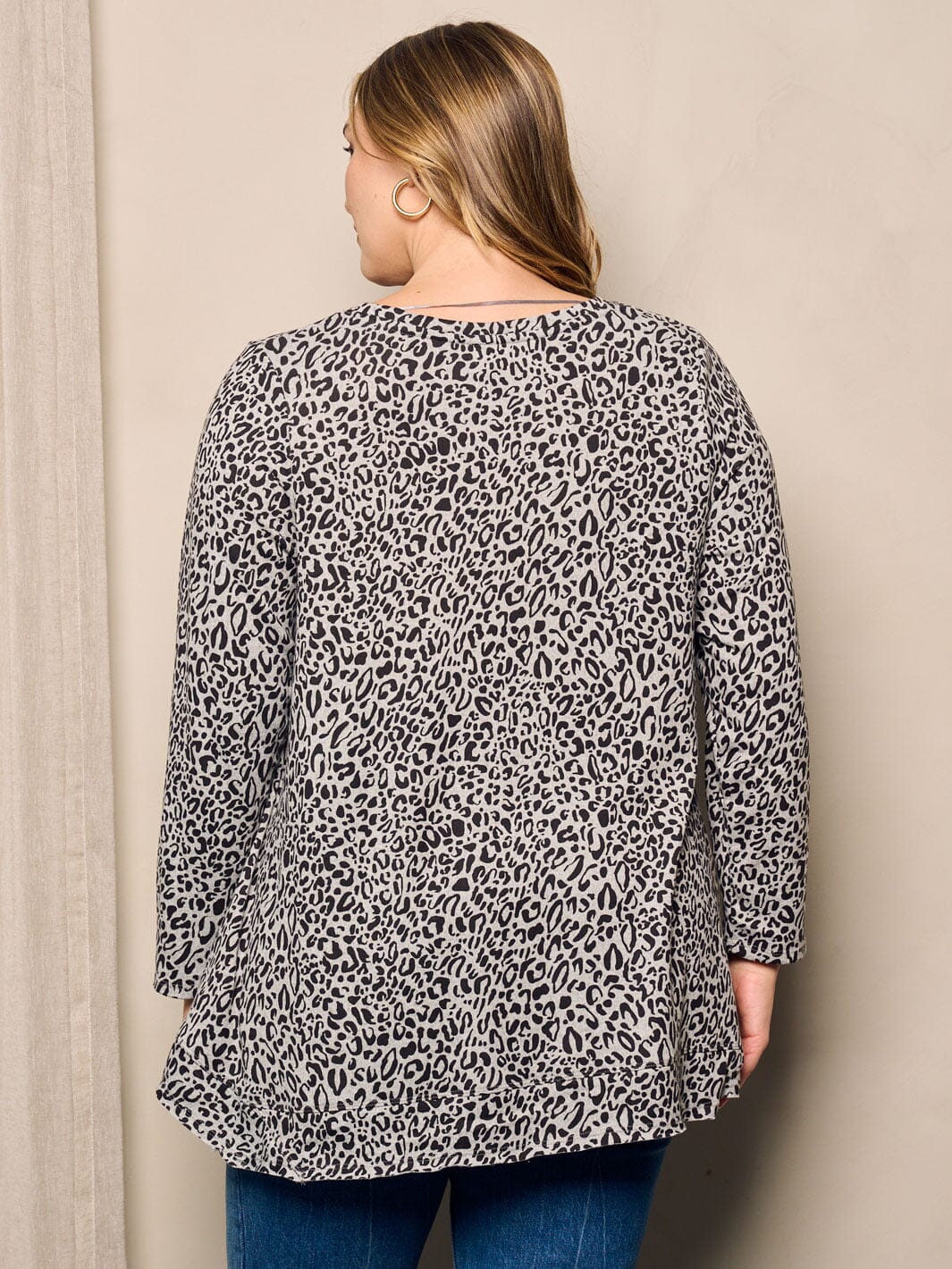PLUS SIZE LONG SLEEVE ANIMAL PRINT TOP