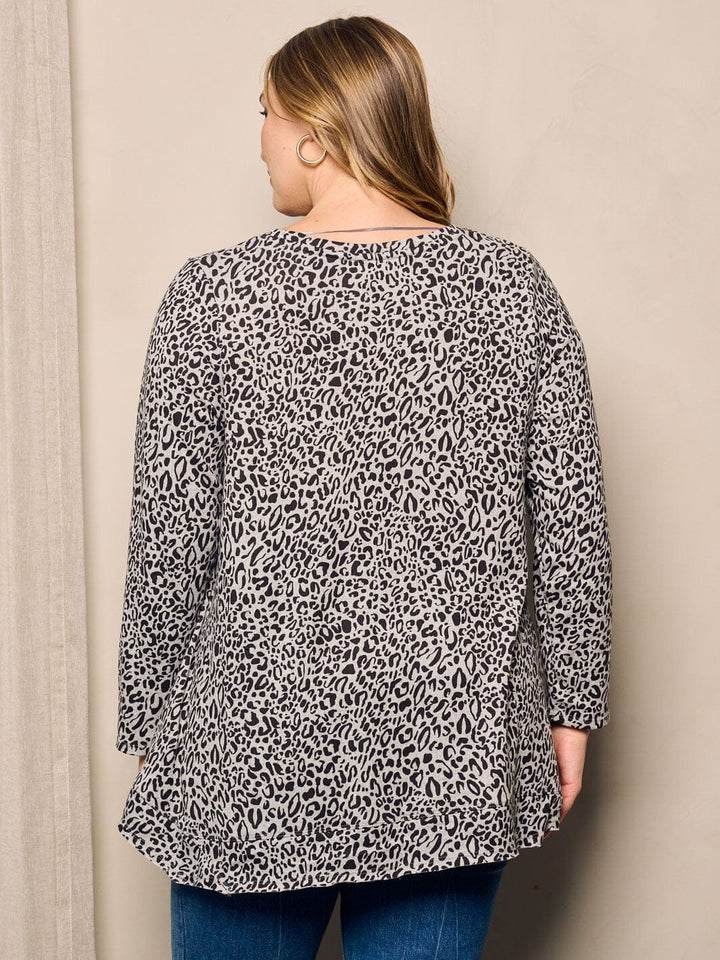 PLUS SIZE LONG SLEEVE ANIMAL PRINT TOP
