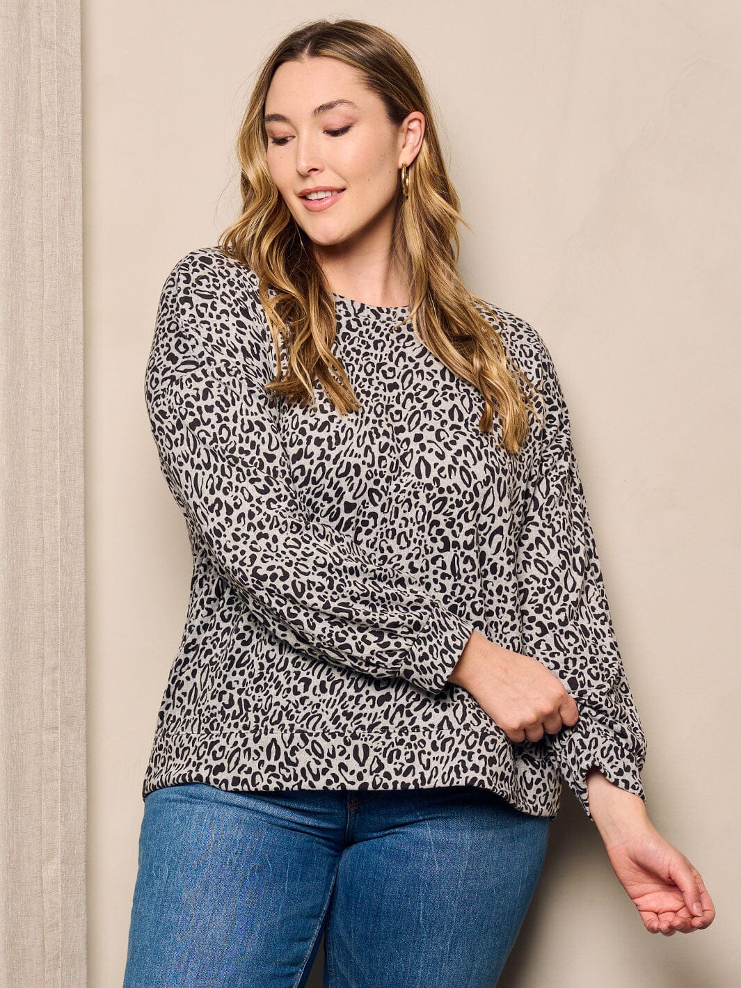 PLUS SIZE LONG SLEEVE ANIMAL PRINT TOP