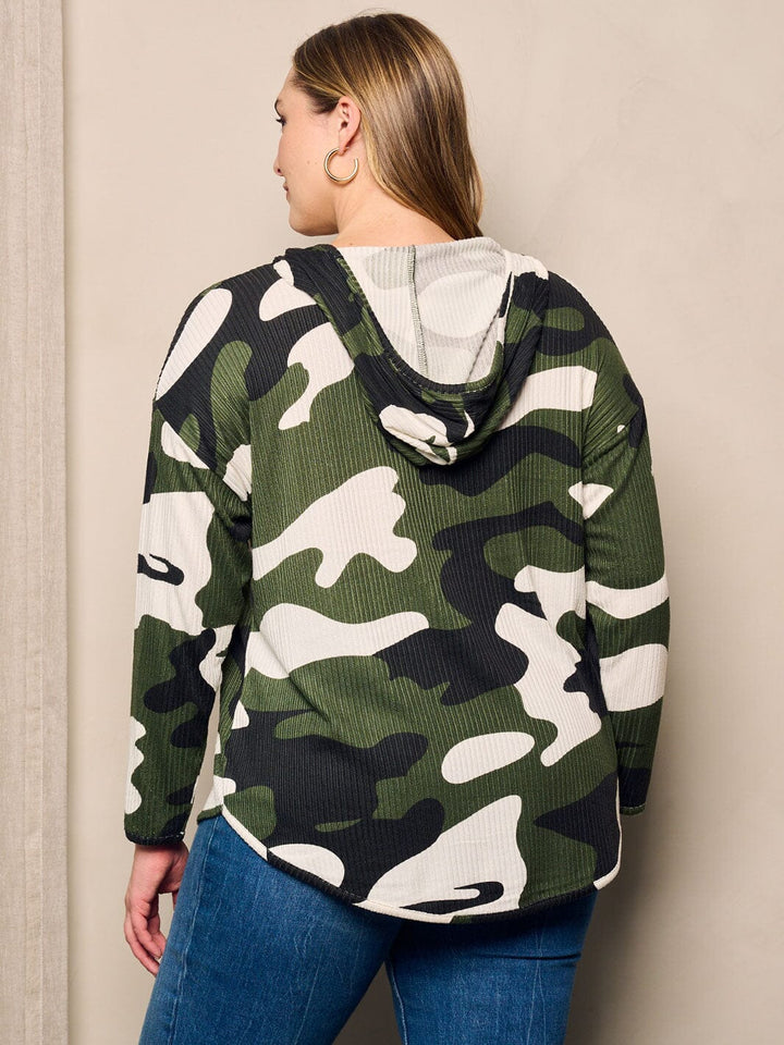 PLUS SIZE LONG SLEEVE CAMO PRINT HOODED TOP