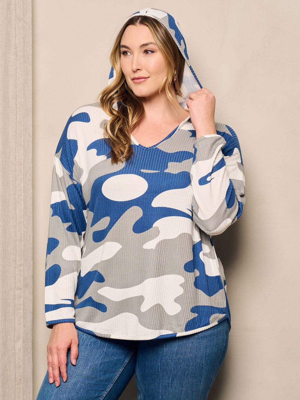 PLUS SIZE LONG SLEEVE CAMO PRINT HOODED TOP