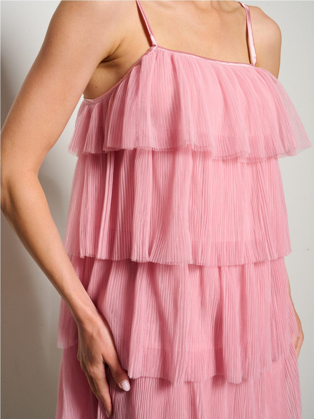 WOMEN'S SLEEVELESS SQUARE NECK TIERED RUFFLE MINI DRESS