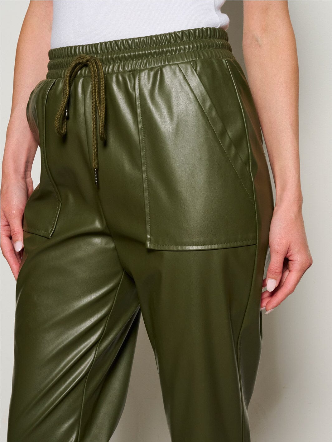 WOMEN'S ELASTIC WAIST POCKETS PU PLEATHER PANTS