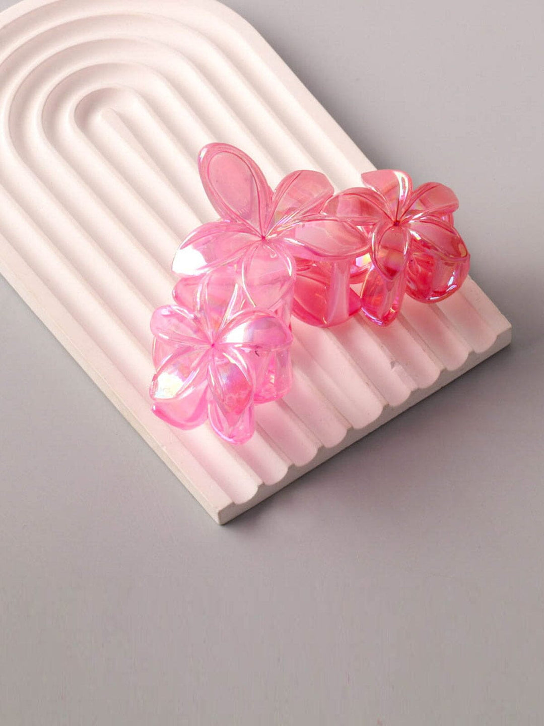 FASHION ASSORTED COLORS FLOWER CLAW HAIR CLIPS