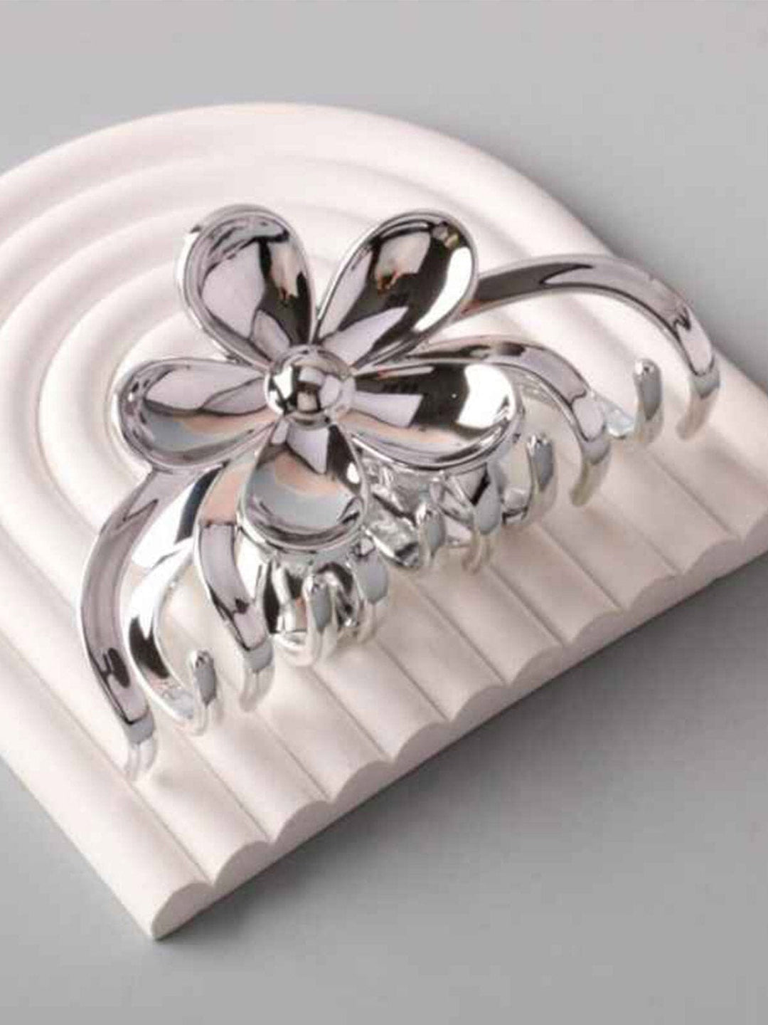 FASHION ASSORTED COLORS FLOWER HAIR CLAW CLIPS