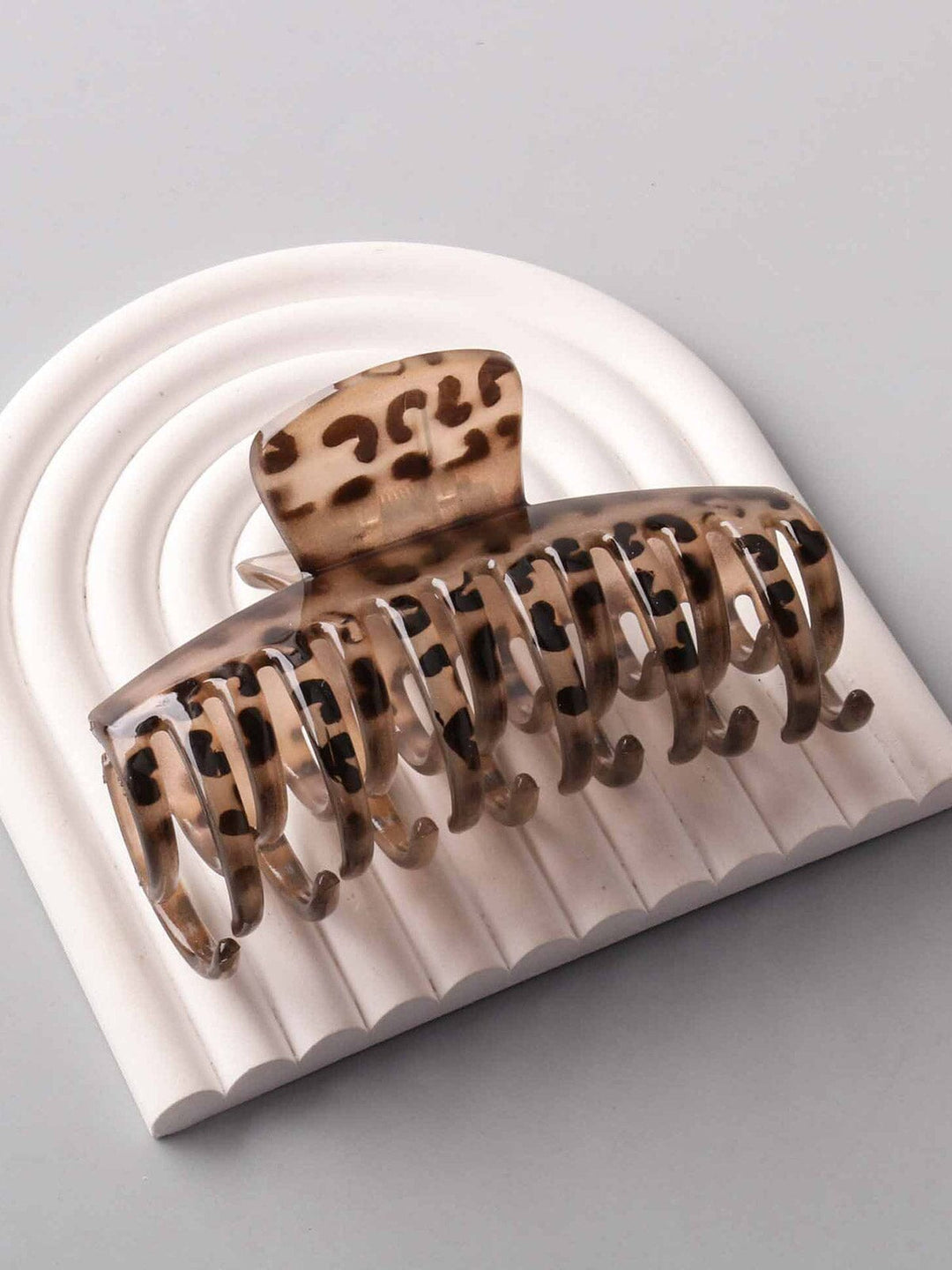 FASHION ASSORTED COLORS ANIMAL PRINT HAIR CLAW CLIPS