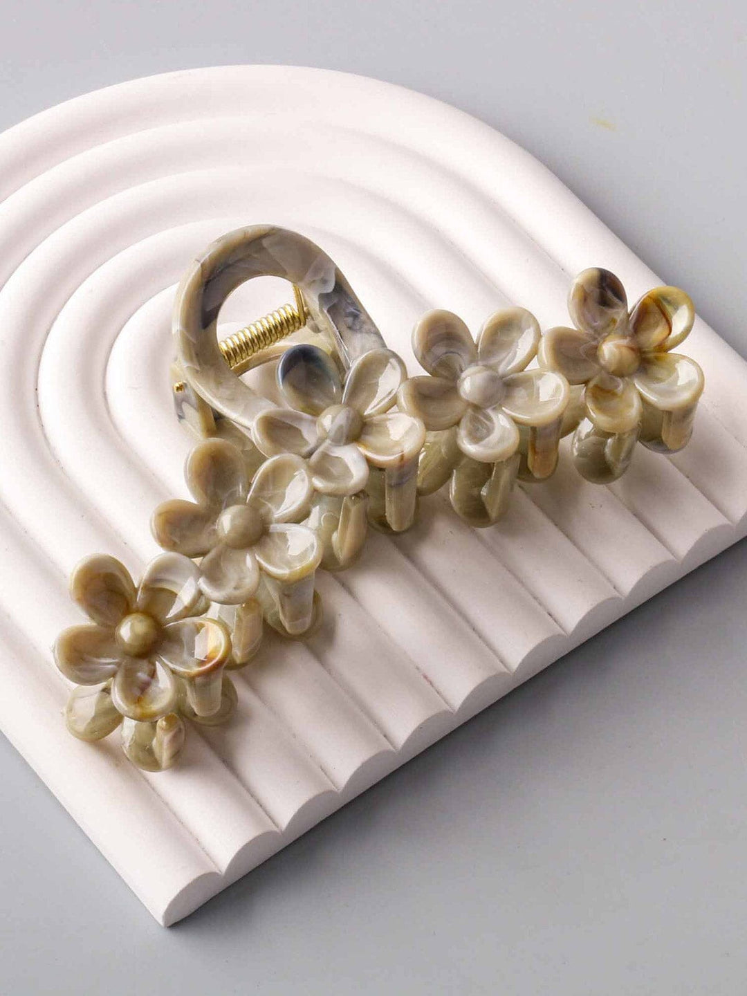 FASHION ASSORTED COLORS FLOWER HAIR CLAW CLIPS