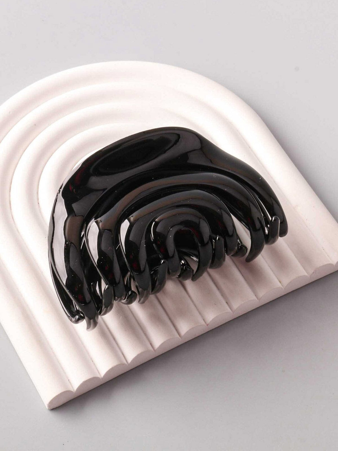 FASHION ASSORTED BLACK HAIR CLAW CLIPS