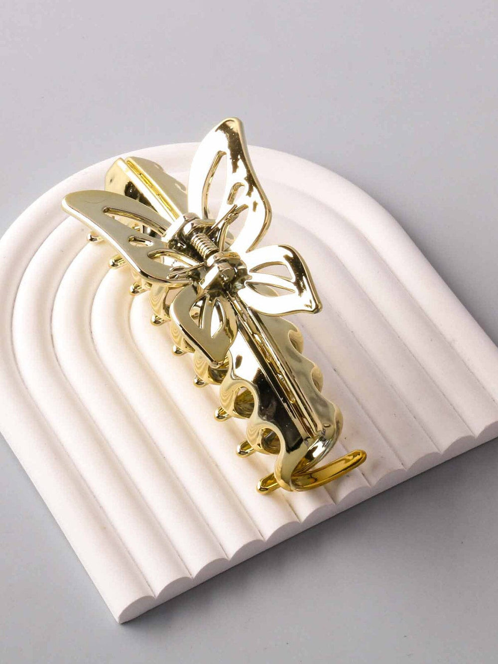 FASHION ASSORTED COLORS BUTTERFLY HAIR CLAW CLIPS