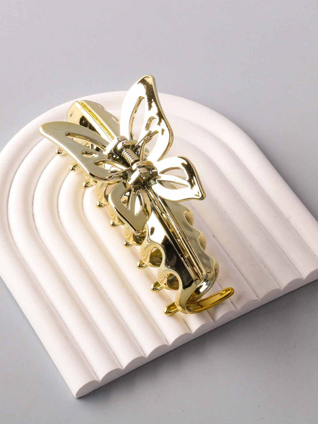 FASHION ASSORTED COLORS BUTTERFLY HAIR CLAW CLIPS
