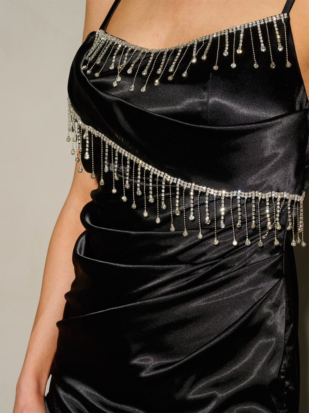 WOMEN'S SLEEVELESS STUDS DETAILED SIDE SLIT BODYCON MIDI DRESS