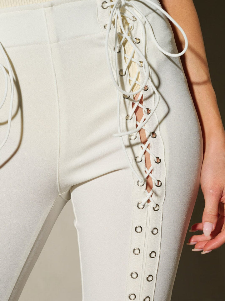 WOMEN'S BUTTON CLOSURE LACE UP DETAILED BELL PANTS