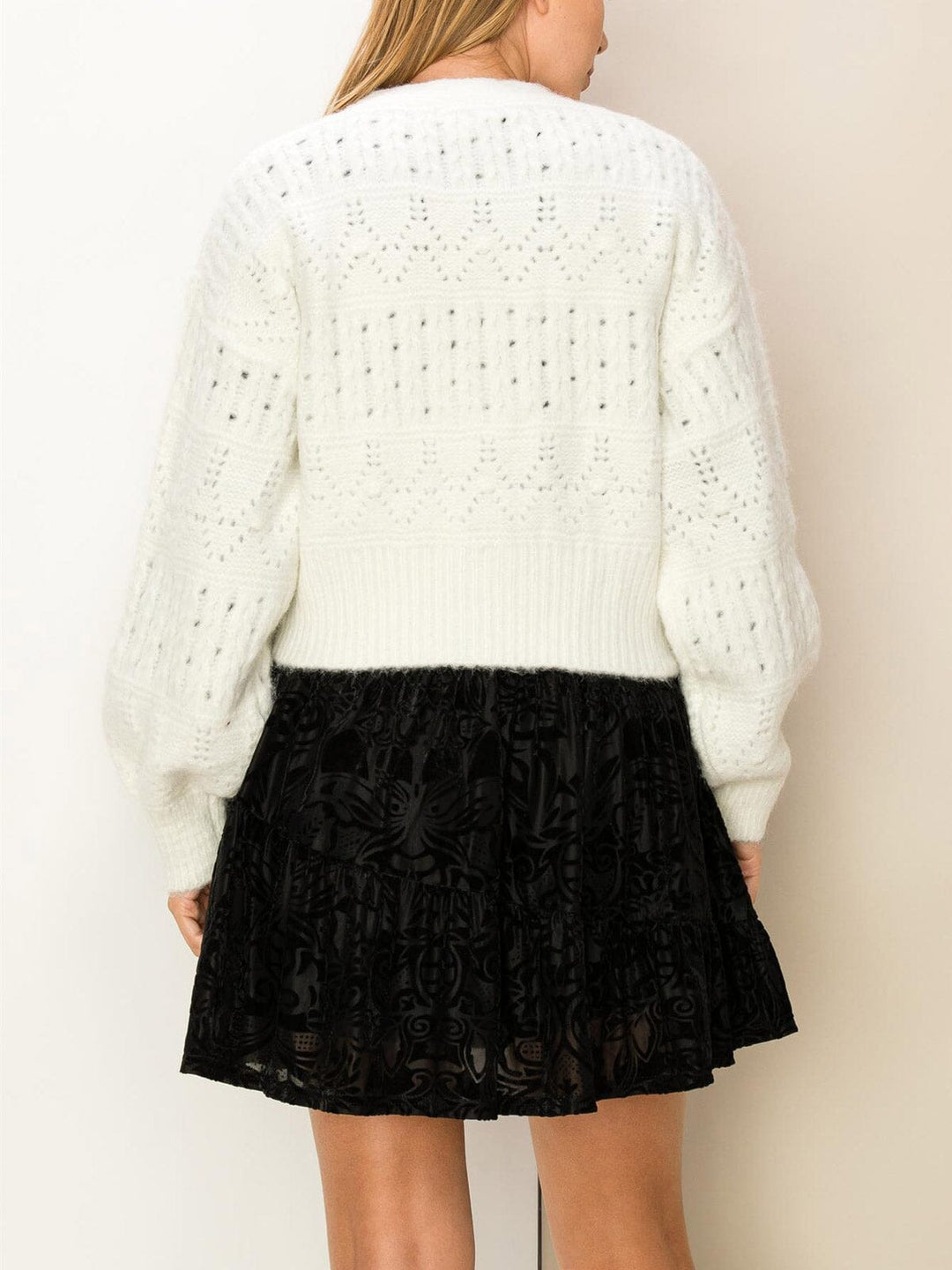 WOMEN'S LONG SLEEVE BUTTON CLOSURE SWEATER