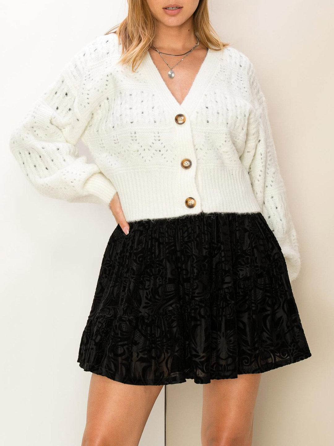 WOMEN'S LONG SLEEVE BUTTON CLOSURE SWEATER