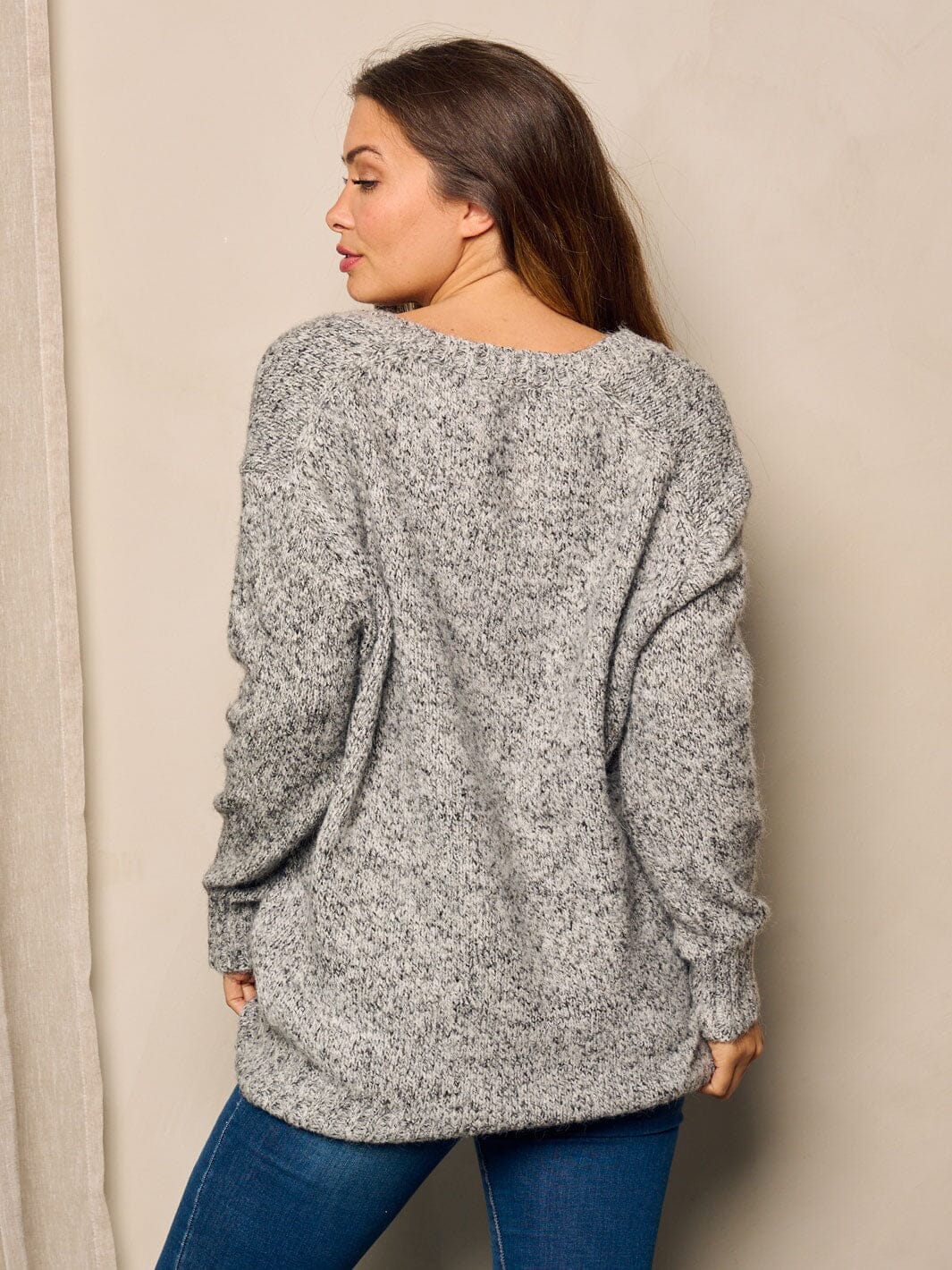WOMEN'S LONG SLEEVE V-NECK WASHED PULLOVER SWEATER