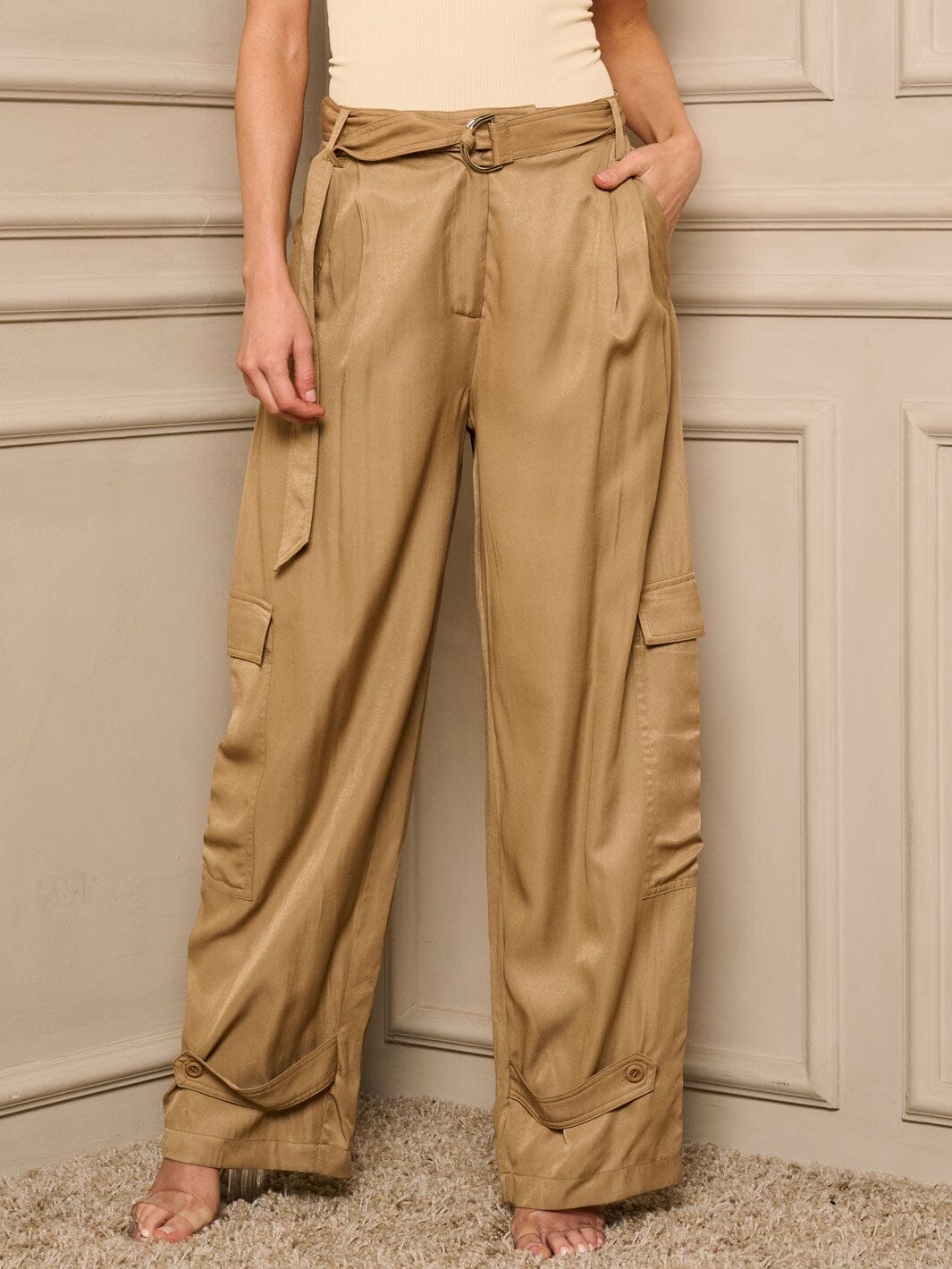 WOMEN'S BUTTON CLOSURE BELTED CARGO POCKETS WIDE LEG PANTS