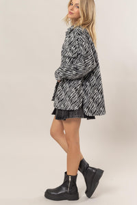 WOMEN'S LONG SLEEVE BUTTON CLOSURE FRONT POCKETS ANIMAL PRINT JACKET