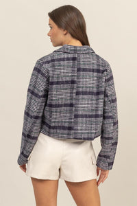 WOMEN'S LONG SLEEVE BUTTON CLOSURE FRONT POCKETS PLAID FUZZY JACKET