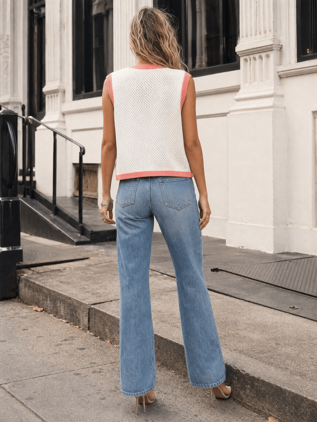 WOMEN'S SLEEVELESS V-NECK FRONT TIE CROCHET TOP
