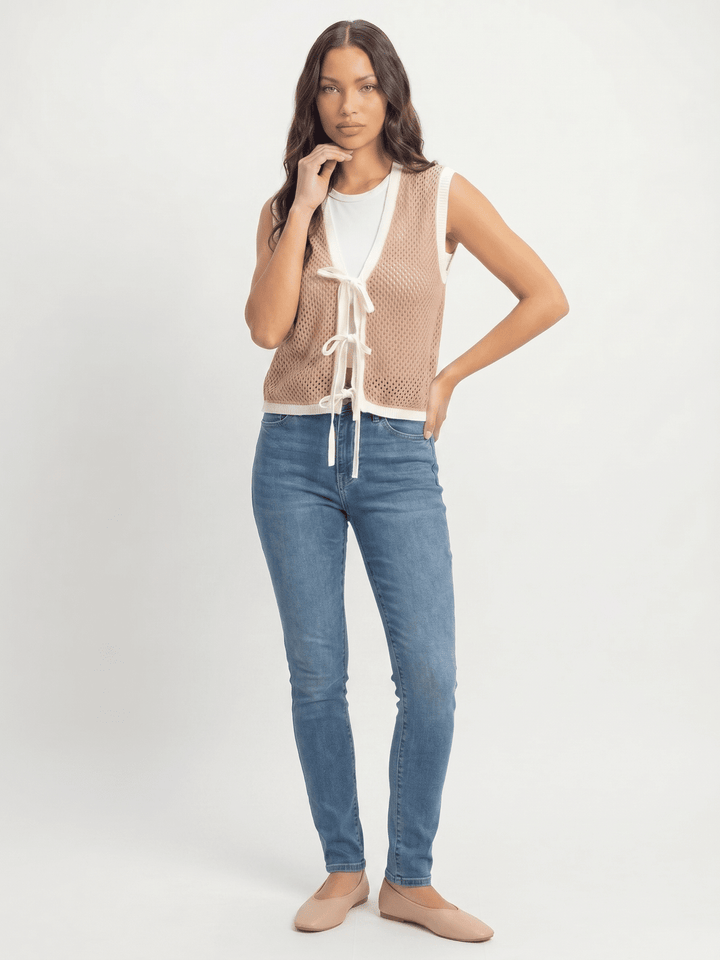 WOMEN'S SLEEVELESS V-NECK FRONT TIE CROCHET TOP