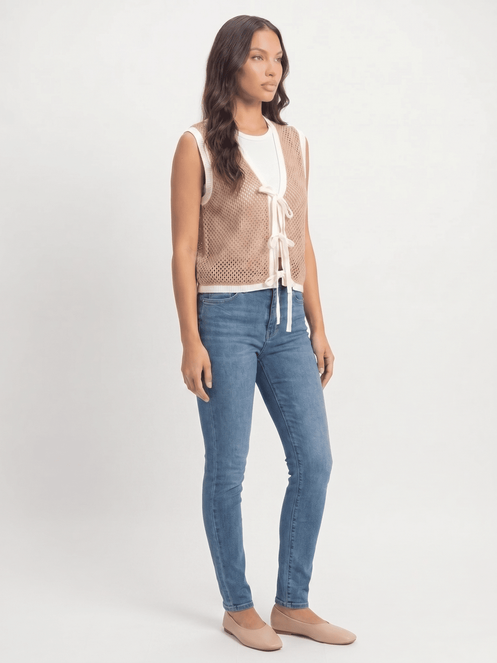 WOMEN'S SLEEVELESS V-NECK FRONT TIE CROCHET TOP
