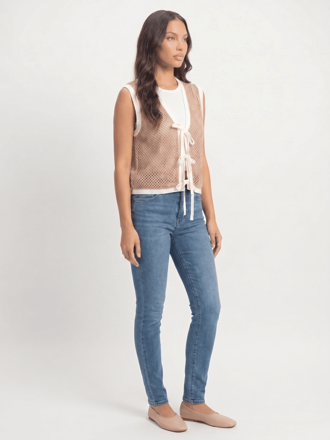WOMEN'S SLEEVELESS V-NECK FRONT TIE CROCHET TOP