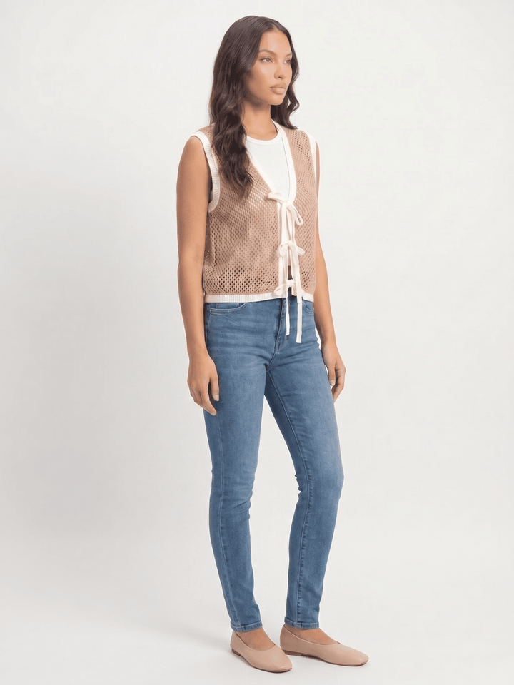 WOMEN'S SLEEVELESS V-NECK FRONT TIE CROCHET TOP