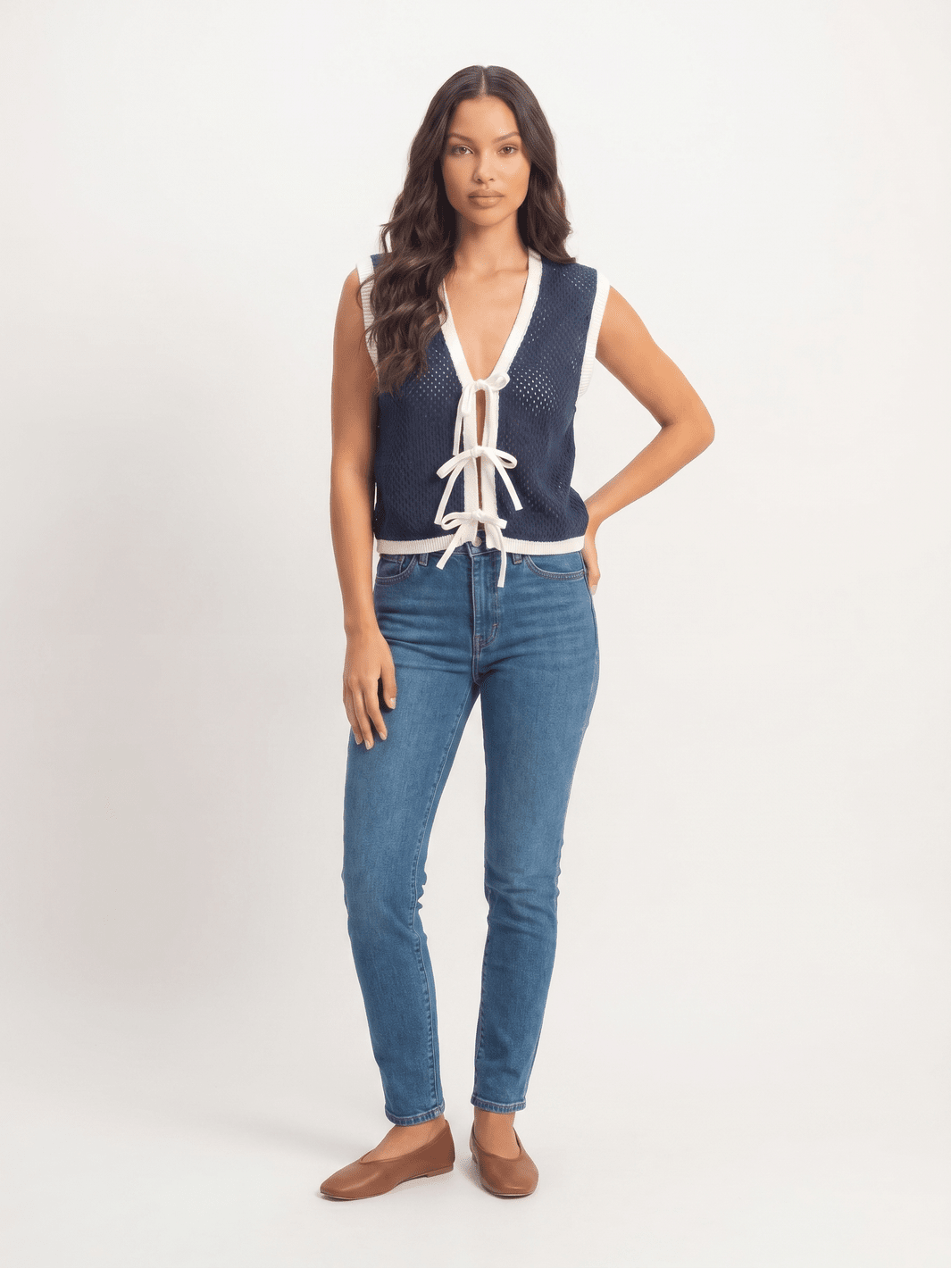 WOMEN'S SLEEVELESS V-NECK FRONT TIE CROCHET TOP