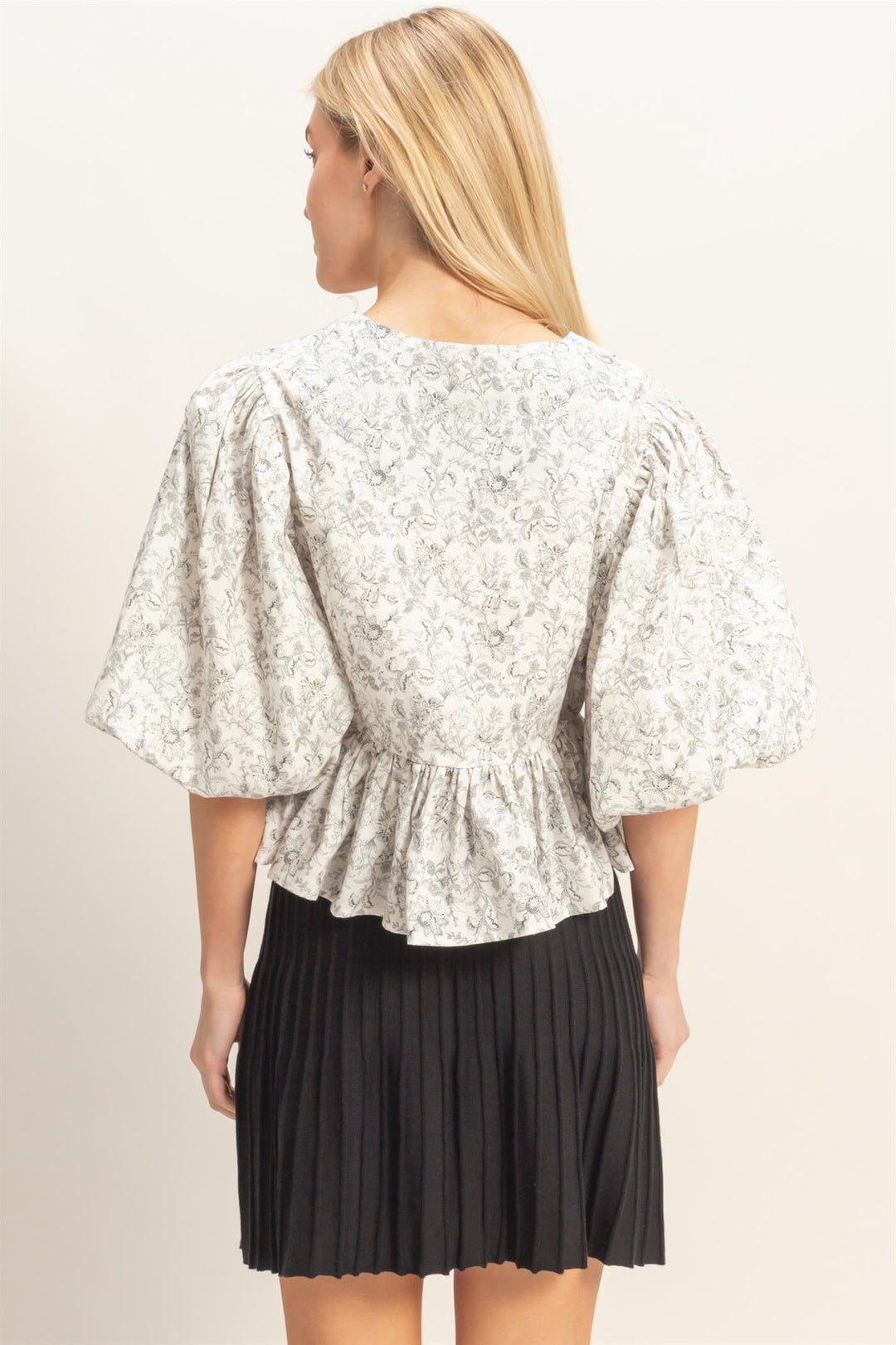 WOMEN'S SHORT PUFF SLEEVE FRONT TIE FLORAL BLOUSE