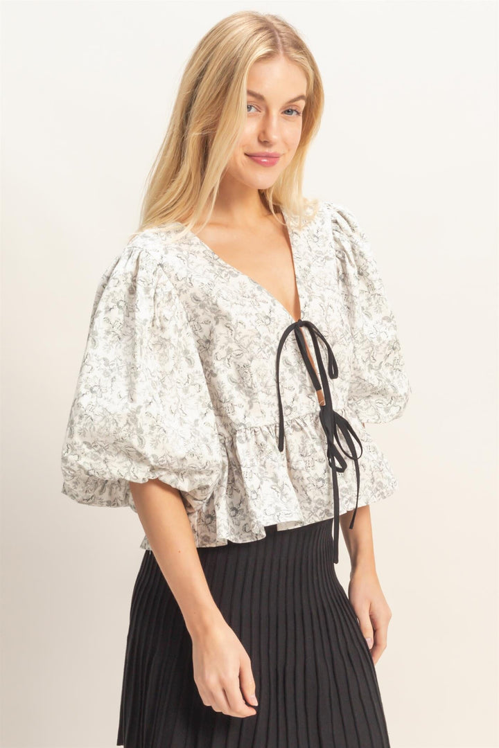 WOMEN'S SHORT PUFF SLEEVE FRONT TIE FLORAL BLOUSE