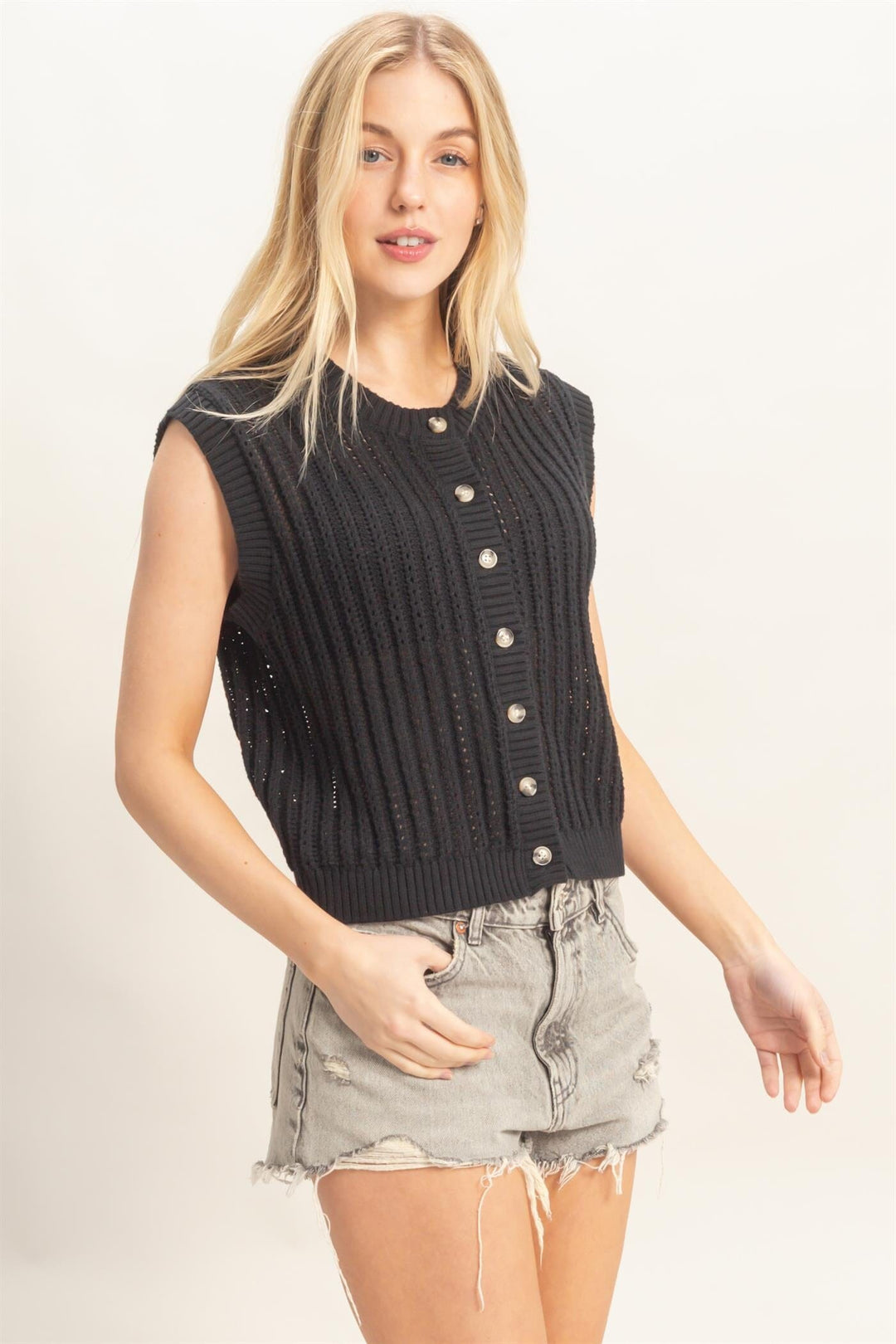 WOMEN'S SLEEVELESS SLEEVE BUTTON UP CROCHET TOP