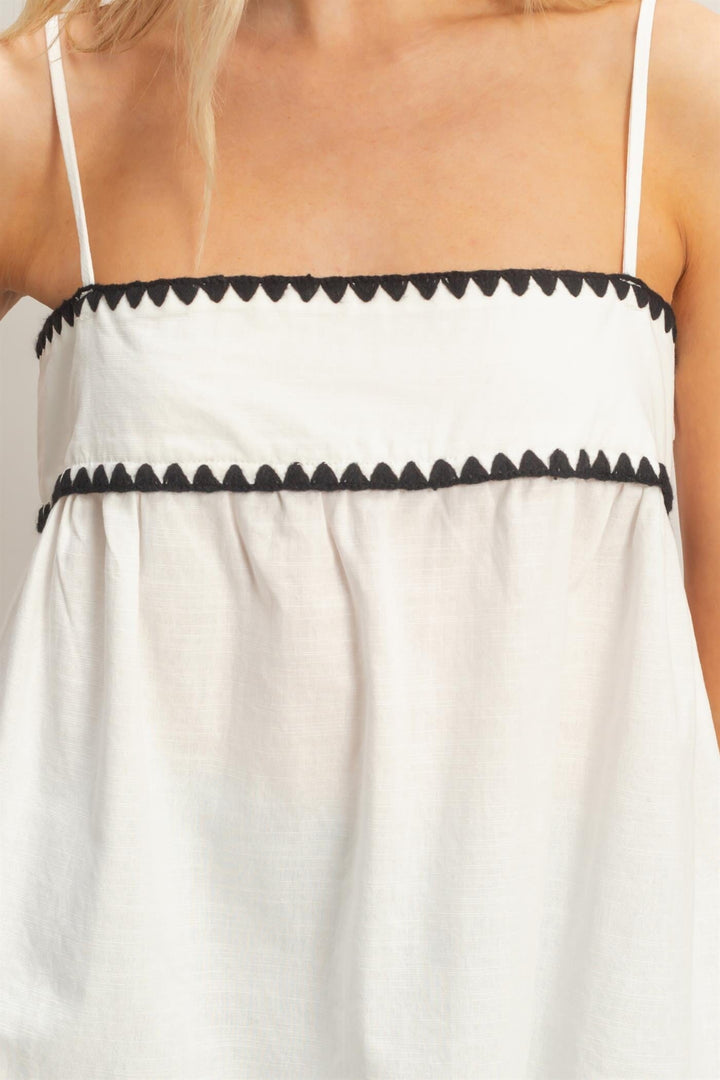 **********WOMEN'S SLEEVELESS SQUARE NECK TRIM DETAILED TANK TOP