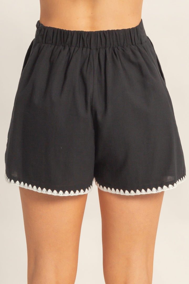 *******WOMEN'S ELASTIC WAIST FRONT POCKETS TRIM DETAILED SHORTS