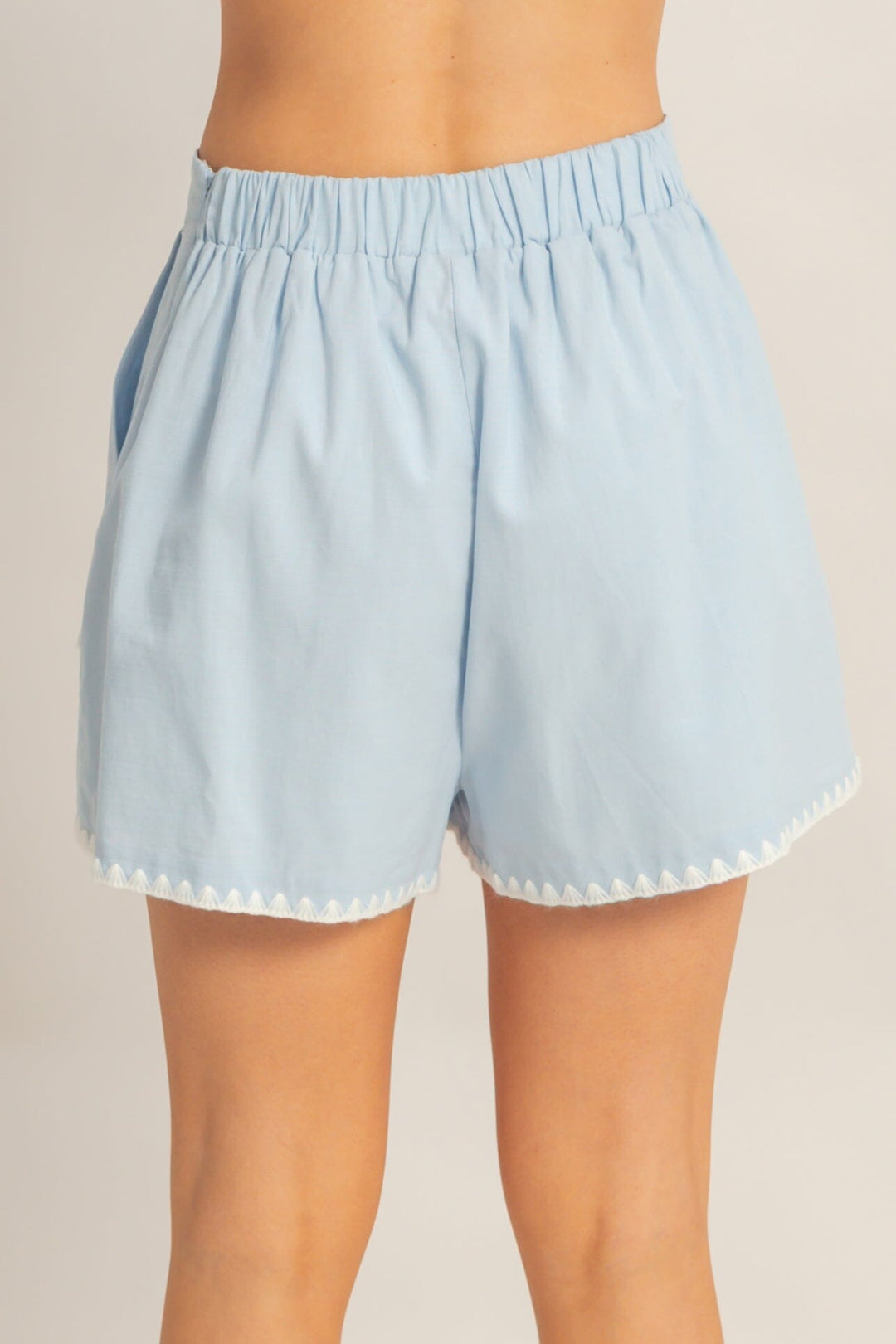 *******WOMEN'S ELASTIC WAIST FRONT POCKETS TRIM DETAILED SHORTS